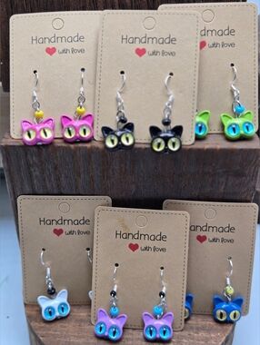 NWT Kawaii Metal Big Eyed Cat Earrings Pierced Cat Lady Dangle Drop Jewelry